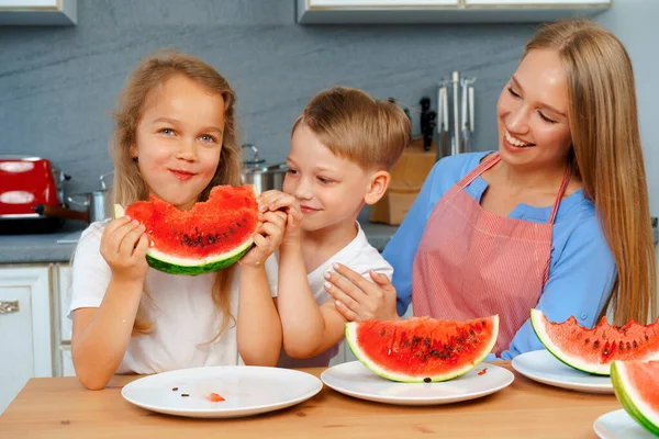 depositphotos_402782730-stock-photo-sweet-family-mother-and-her